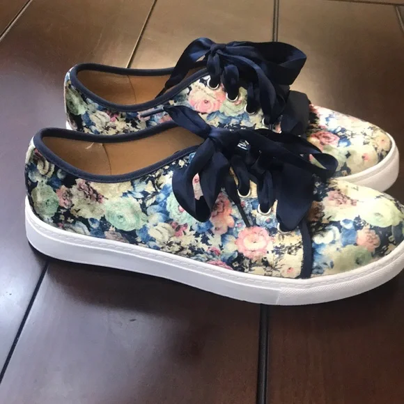 Josi Lace - Up Sneakers - Picture 4 of 5